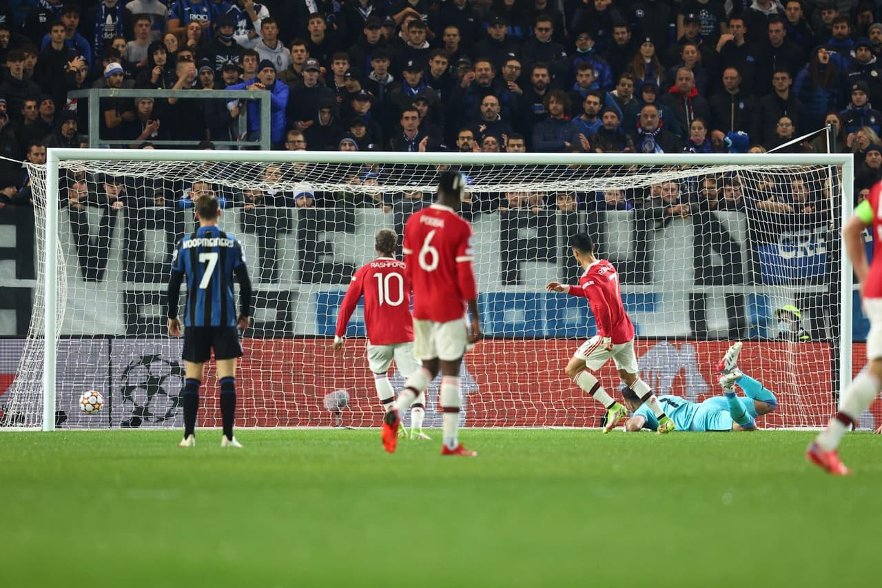 Cristiano Ronaldo lo vuelve a hacer y salva con gol de último minuto a su equipo de la derrota y logra empatar 2-2 ante el Atalanta durante la cuarta jornada en la UEFA Champions League. Josip Ilicic y Duvan Zapata descontaron para los 'nerazzurri', mientras que 'el Bicho' se lució con doblete.