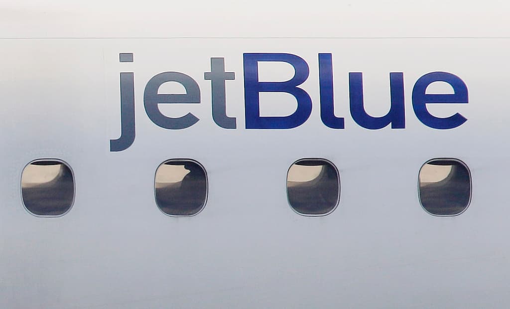 Avión de JetBlue evitó chocar con una nave de la Fuerza Aérea de EEUU cerca del espacio aéreo de Venezuela