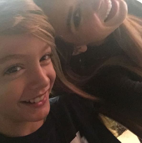 Todas ellas son guapas y les agradecemos que hayan tenido hijos tan talentosos. ¡Feliz Día de las Madres!