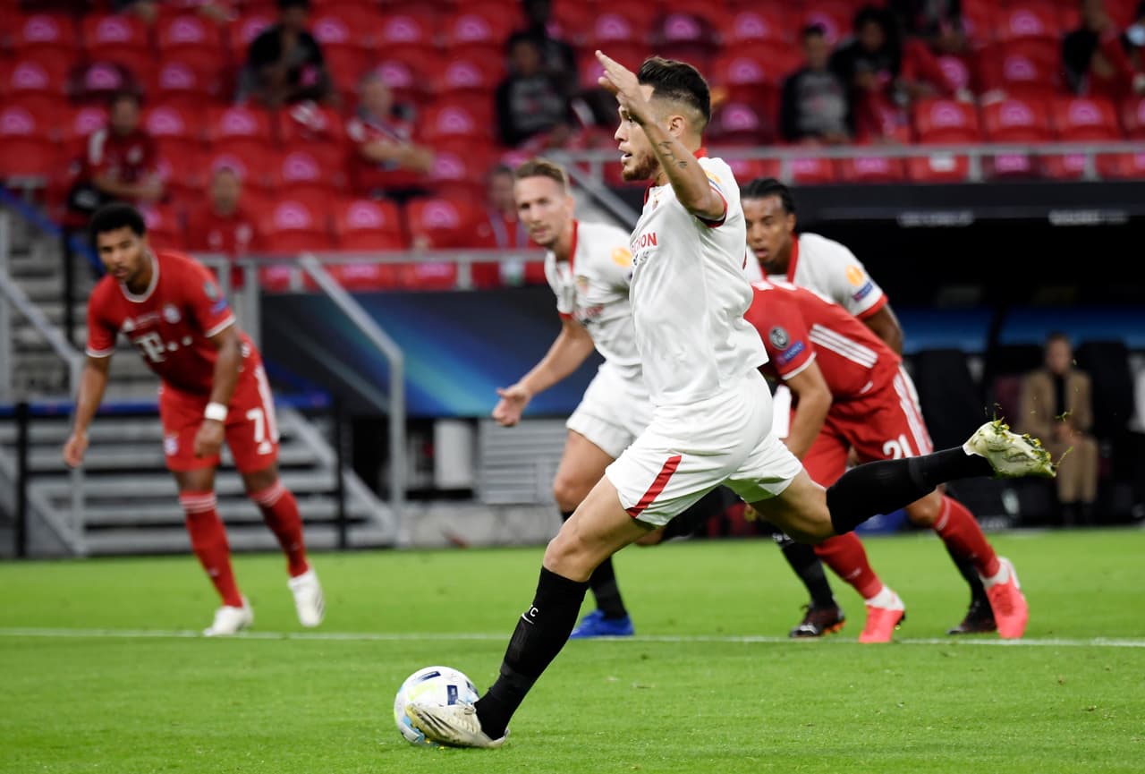 Torres pone un centro y Ocampo que no llega.