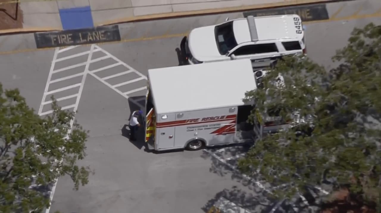 Vigilante hiere de bala a dos hombres que intentaban robar una joyería en un centro comercial de Broward