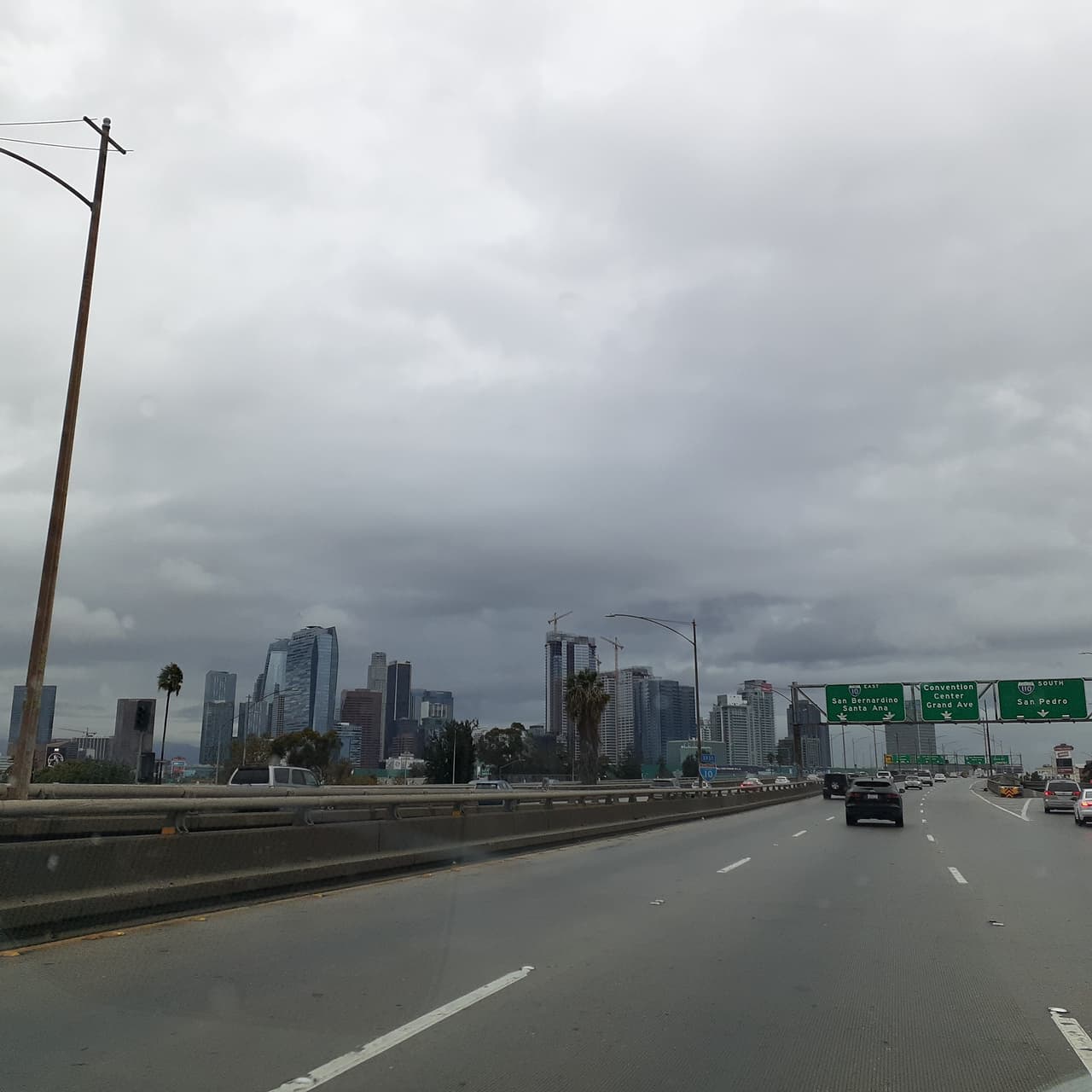 "Downtown LA .Un poco de frío pero muy rico. SALUDOS, Happy thanksgiving. 🦃🦃🦃", escribió Quintanilla Sherwin.