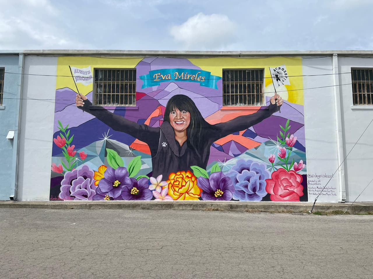 Este es el primer mural que se realiza en la pequeña ciudad de Uvalde en relación al tiroteo que dejó a 19 niños y dos maestras muertos.