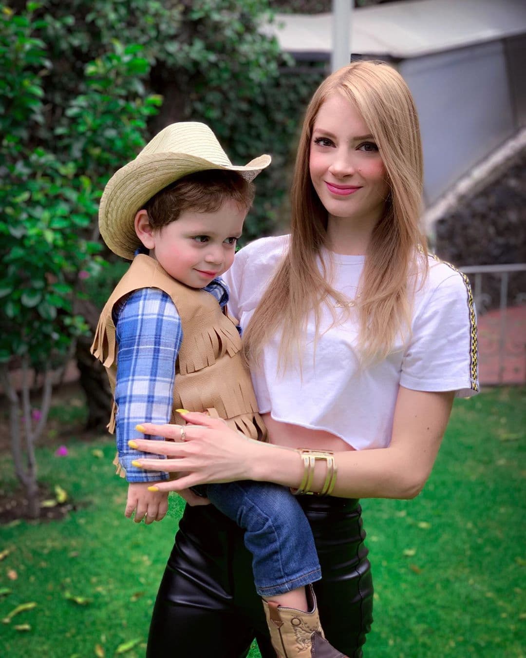 "La verdad, ahorita ya está un poquito más grande el niño. Ya no batallamos tanto con él", aseguró.