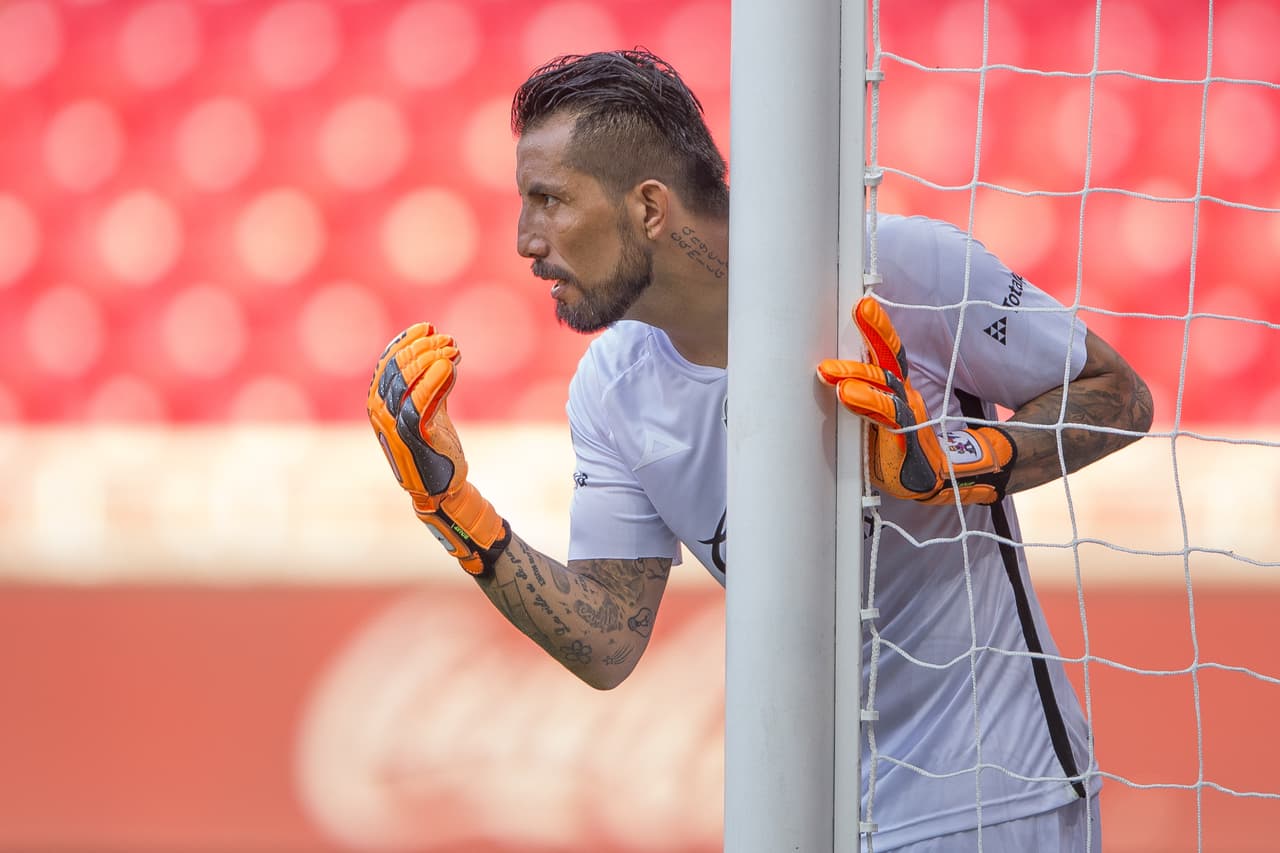 El primer tiempo terminó sin goles. Ambas escuadras lucieron en buena forma; Tigres dominó la mayor parte del encuentro, pero los de Sinaloa entraron en confianza hacia la recta final de la primera parte del cotejo.