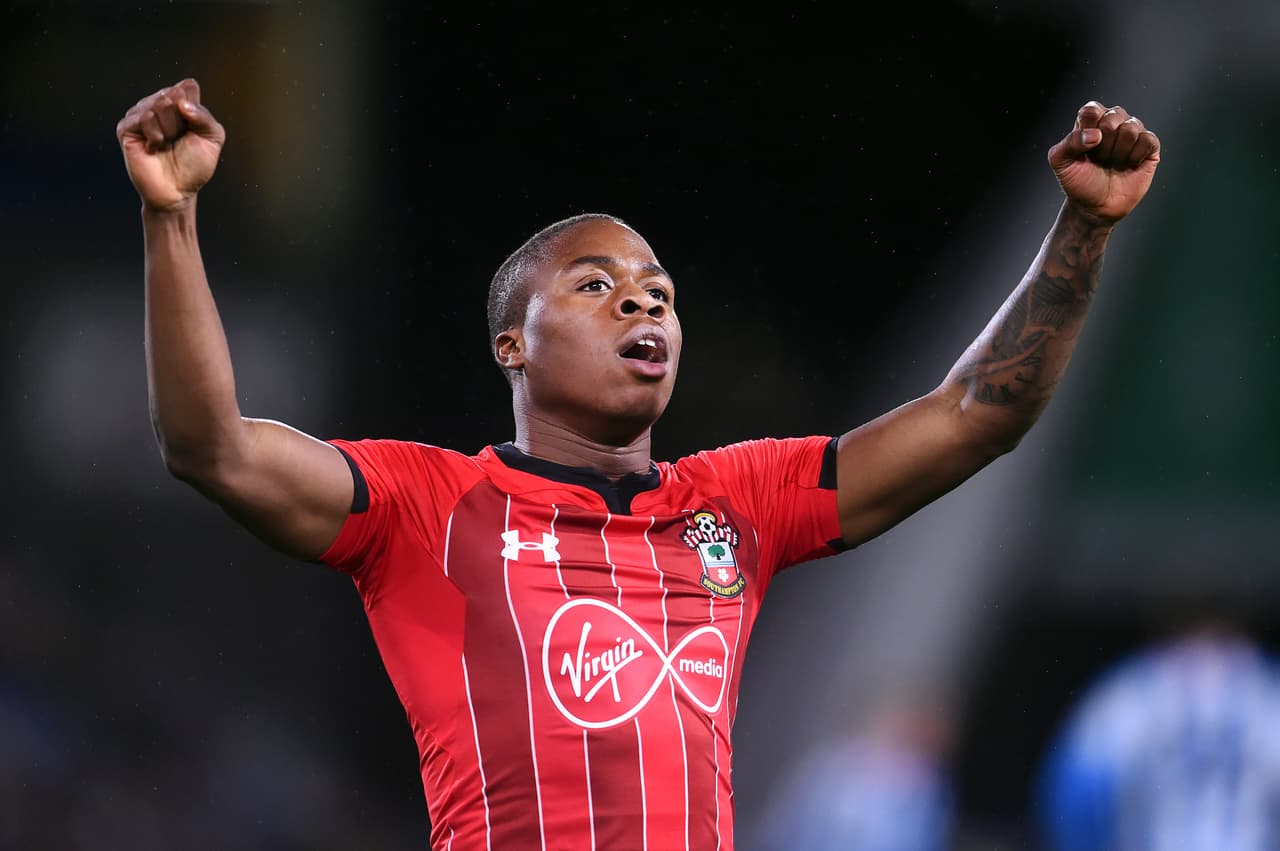Michael Obafemi con Southampton en la Premier League (2019)