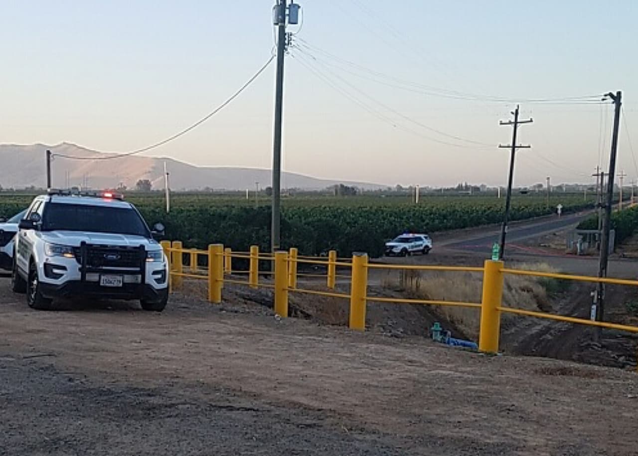 Un campesino encuentra un cuerpo baleado cerca de un canal en el condado de Tulare