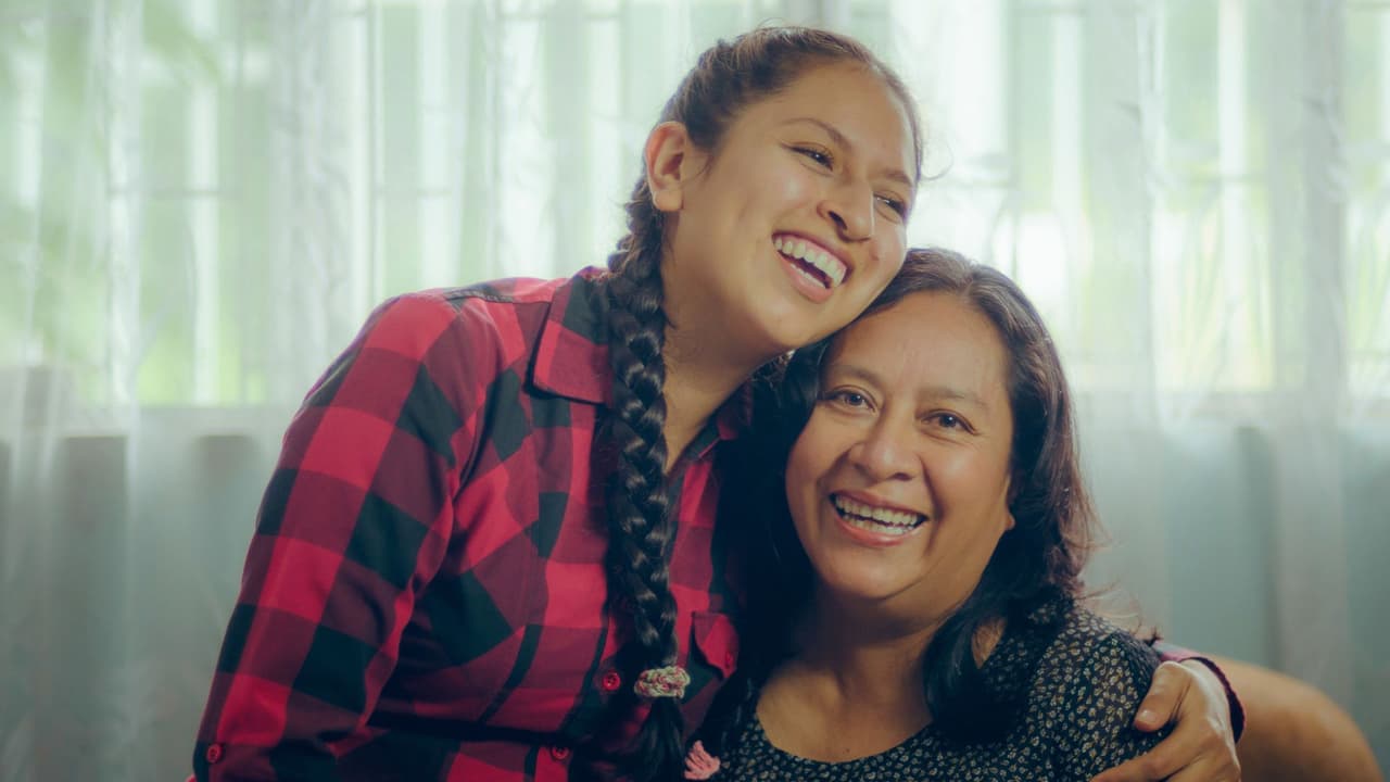 <h3 class="cms-H3-H3">🔎 ¿De dónde venimos los hispanos de Texas?</h3>
<br>Aunque el origen mexicano predomina, la comunidad hispana en Texas es diversa. Según el censo y
<a href="https://www.pewresearch.org/" target="_blank">el Pew Research Center</a>:
<br>
<b>8 de cada 10 hispanos</b> en Texas son de origen mexicano.
<br>El resto se reparte entre
<b>salvadoreños, hondureños, guatemaltecos, puertorriqueños, cubanos, colombianos, venezolanos</b> y otros grupos que han crecido en la última década.
<br>Muchos nacieron en Estados Unidos (especialmente los menores de 30 años),
<b>otros llegaron más recientemente por trabajo o reunificación familiar</b>