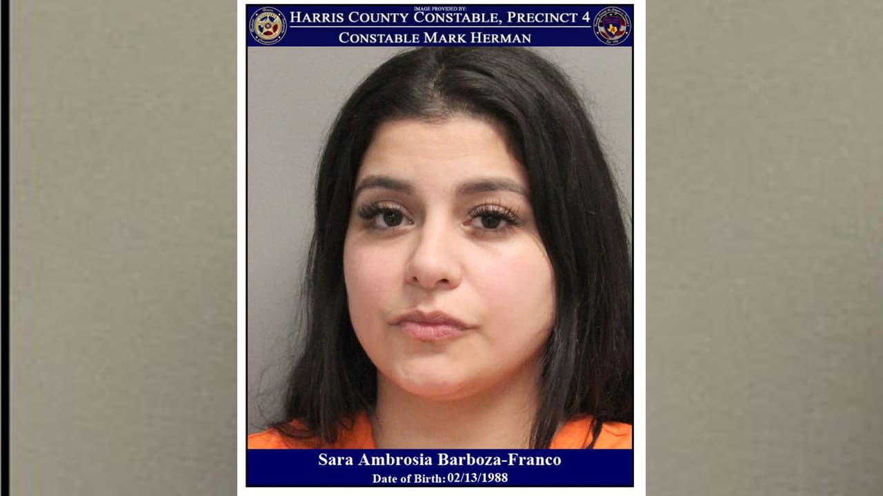 Sara Ambrosia Barboza-Franco, 33 años. Cargos: Conducir en estado de ebriedad. Multa: $100