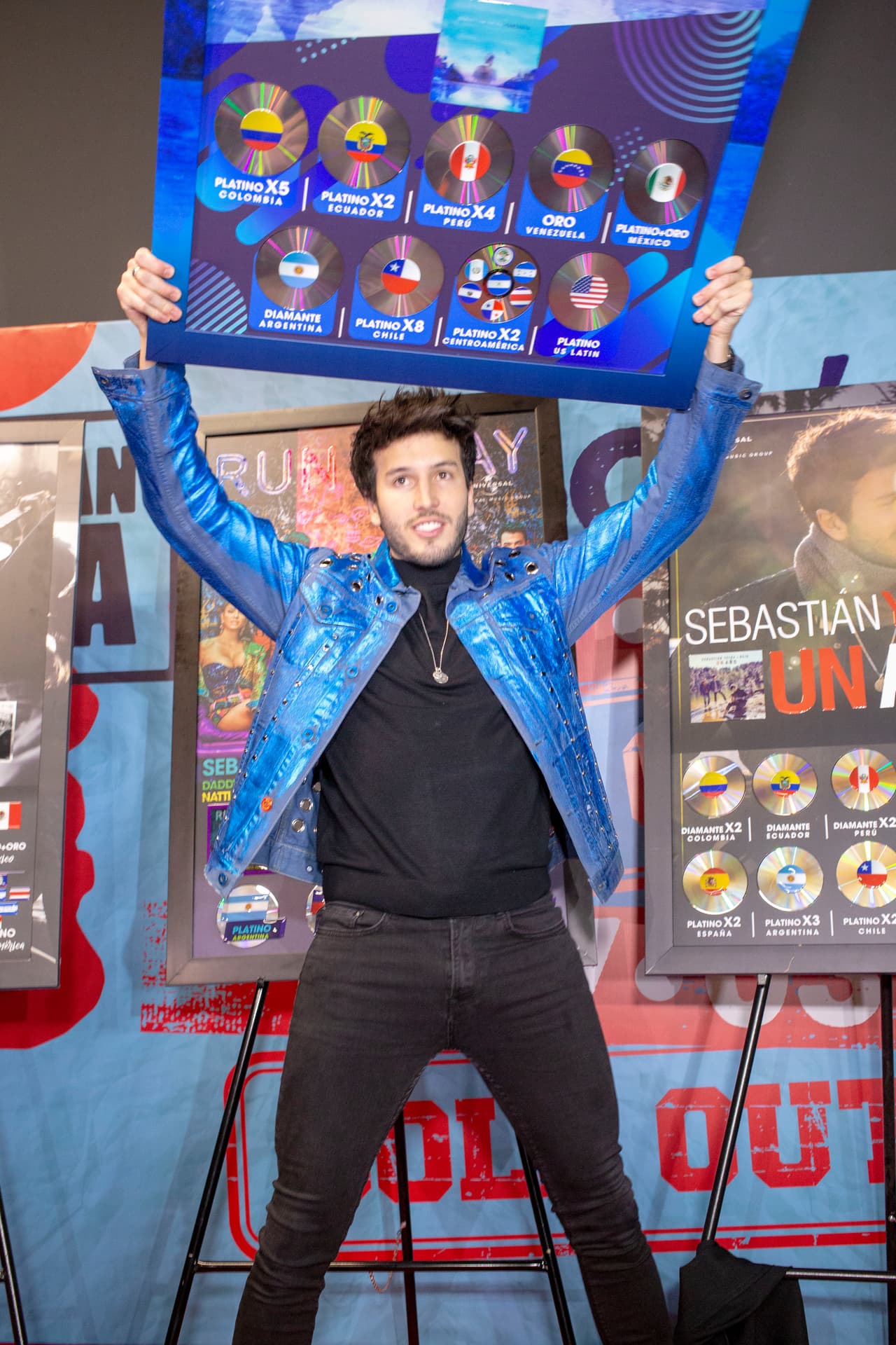 Yatra lució sus 'trofeos' y los alzó como si se tratara de la Copa del Mundo 🏆