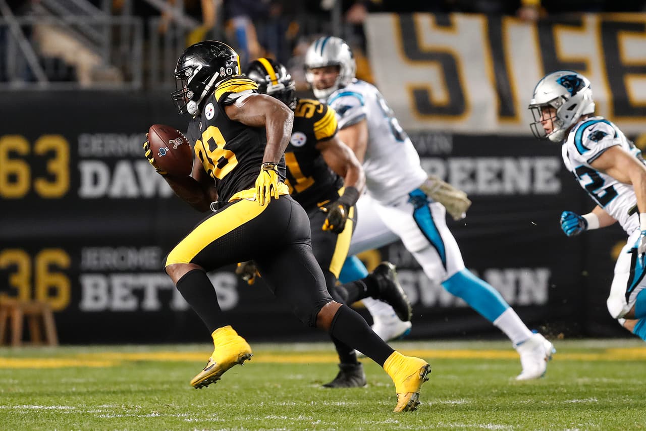 Pero en un parpadeo las cosas se pusieron mal para Carolina. Vince Williams le interceptó un pase a Newton, a punto de ser capturado en el end zone, y terminó en anotación y ganaban 14-7 los Steelers.