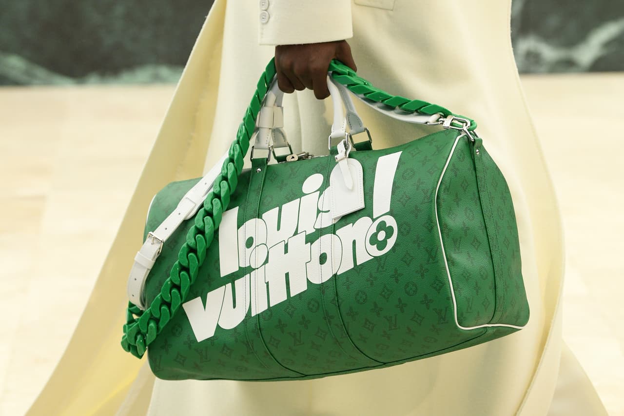 <b>Puesto 20. LVMH Moet Hennessy</b>
<br>
<br>Localización: Francia.
<br>
<br>Sector: consumo discrecional (artículos de lujo y licores).
<br>
<br>Capitalización de mercado: 337,000 millones de dólares.
<br>
<br>Esta corporación multinacional engloba marcas de artículos de lujo como Louis Vuitton, Christian Dior y Sephora, y de licores costosos como la champaña Moet & Chandon. Su CEO, Bernard Arnault, es considerado por la revista Forbes el tercer hombre más rico del mundo.
<br>
<br>
<a href="https://www.univision.com/noticias/dinero/ricos-multimillonarios-revista-forbes-pandemia-2021-fotos"><u>Vea aquí las personas más adineradas del planeta en 2021 según Forbes</u></a>
<br>