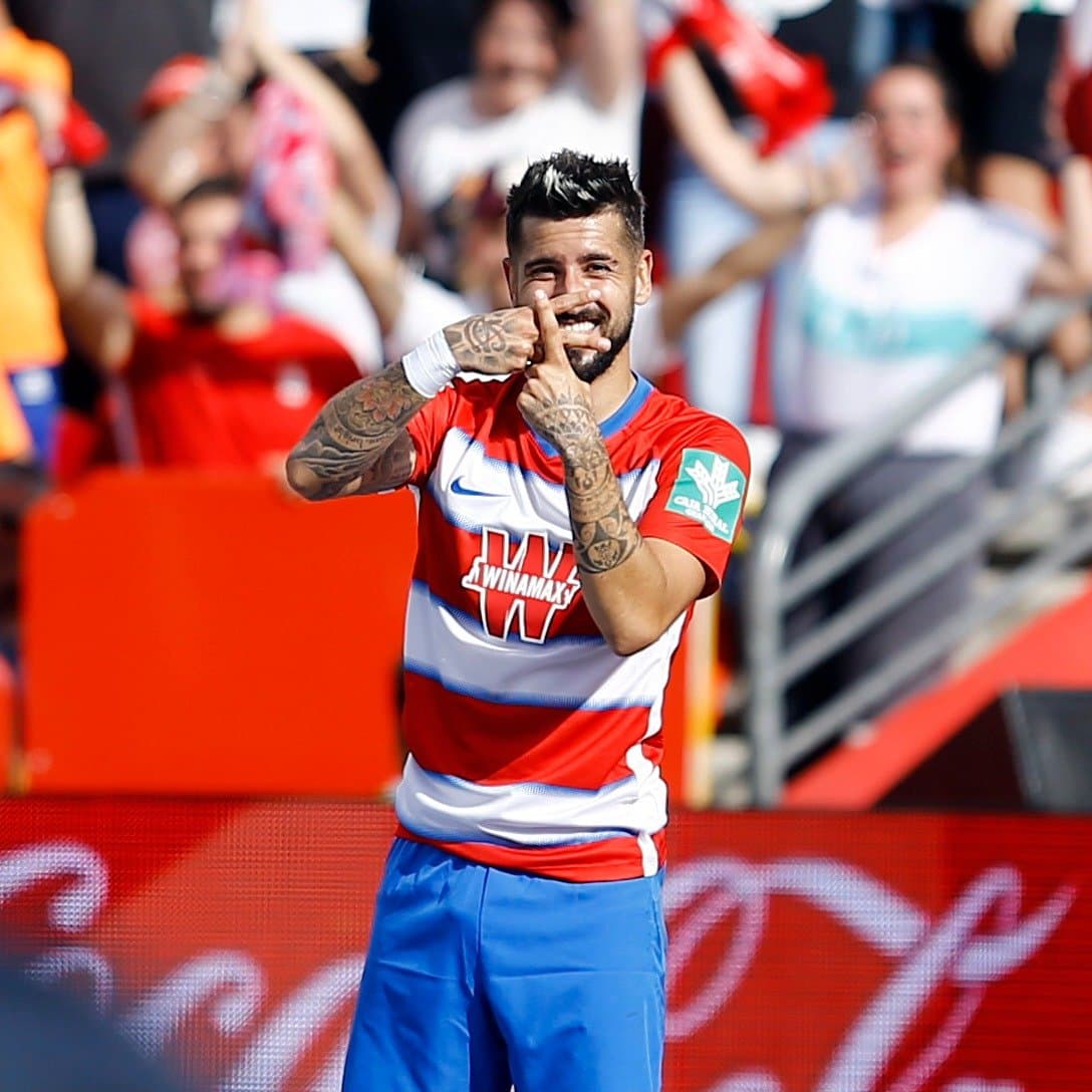 Álvaro Vadillo fue autor del gol que coloca a Granada como líder de la tabla de La Liga; Lainez no tuvo participación durante el partido.