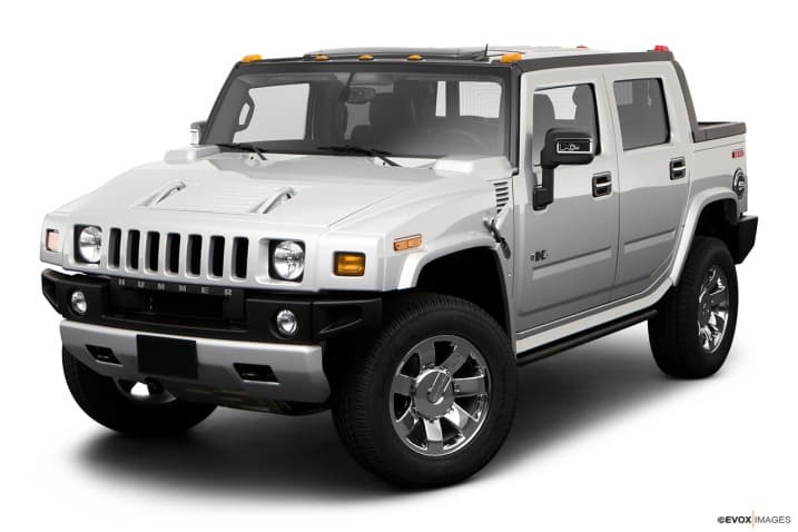 El
<b>Hummer H2 SUT</b> cuenta con un motor V8 de 6.0 litros y 329 caballos de fuerza, con una transmisón automática de cuatro velocidades. Dejó de venderse oficialmente por la marca en 2009.