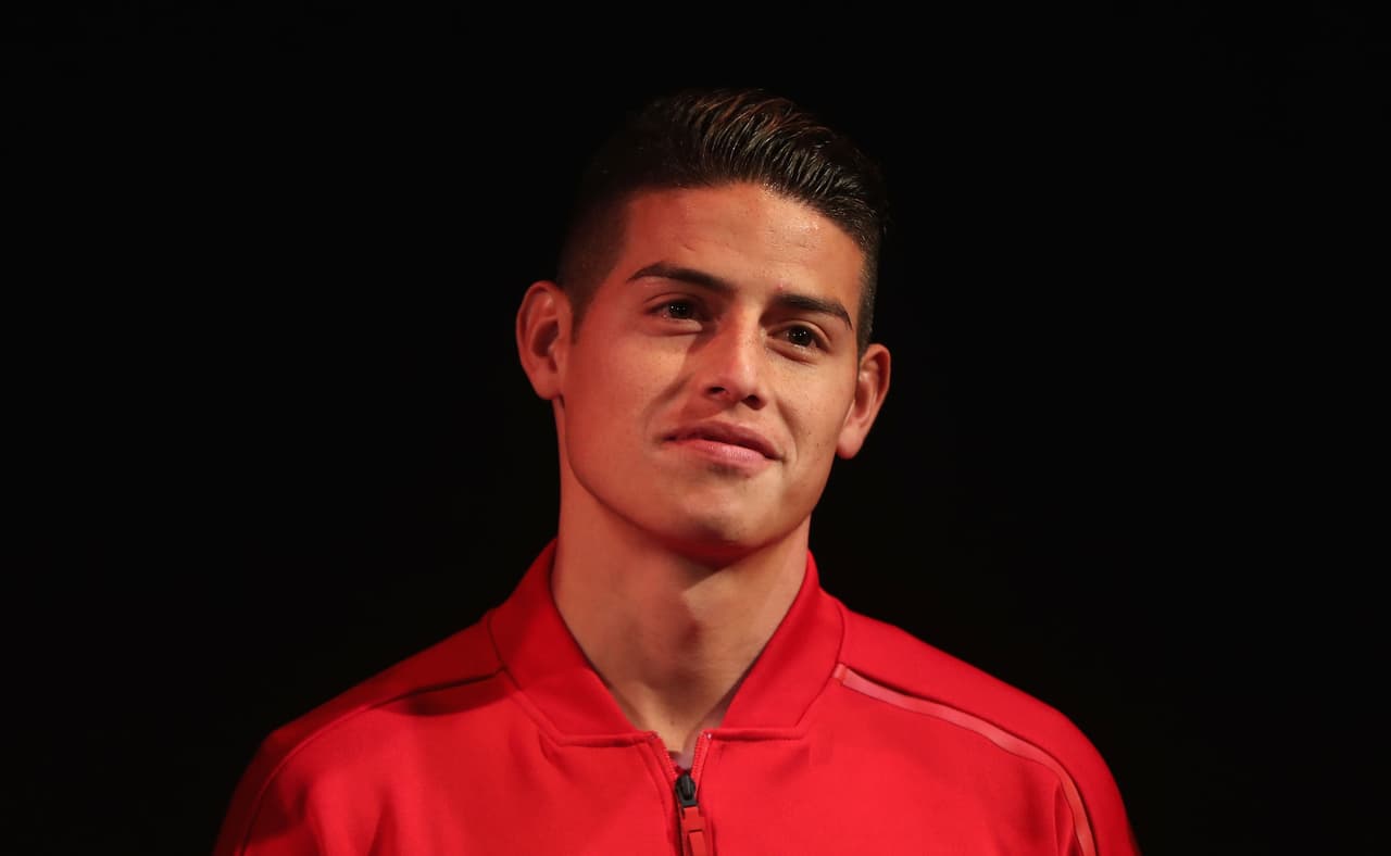 Este martes, en Múnich, el F.C. Bayern realizó la presentación de su nueva playera para la próxima temporada con varios de sus jugadores que son imagen de la reconocida marca alemana encargada de confeccionar sus uniformes. Este se estrenerá en el último juego de la Bundesliga ante el Stuttgart y se volverá a usar en la final de la DFB Pokal ante el Eintracht Frankfurt de Carlos Salcedo y Marco Fabián.