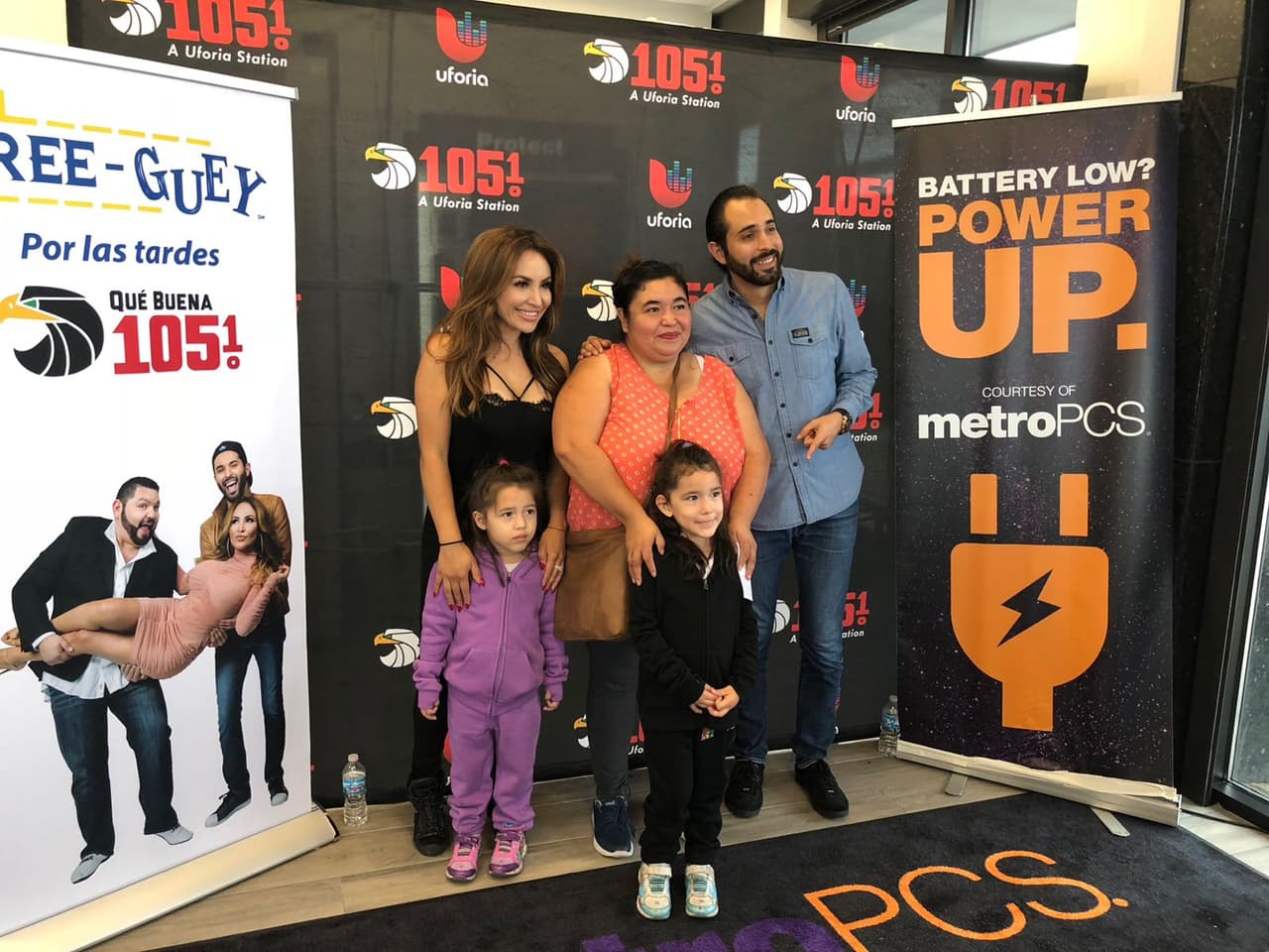 Los locutores agradecieron a todas las personas que se dieron cita en Cicero, IL por ser fieles radioescuchas del Free-guey show.