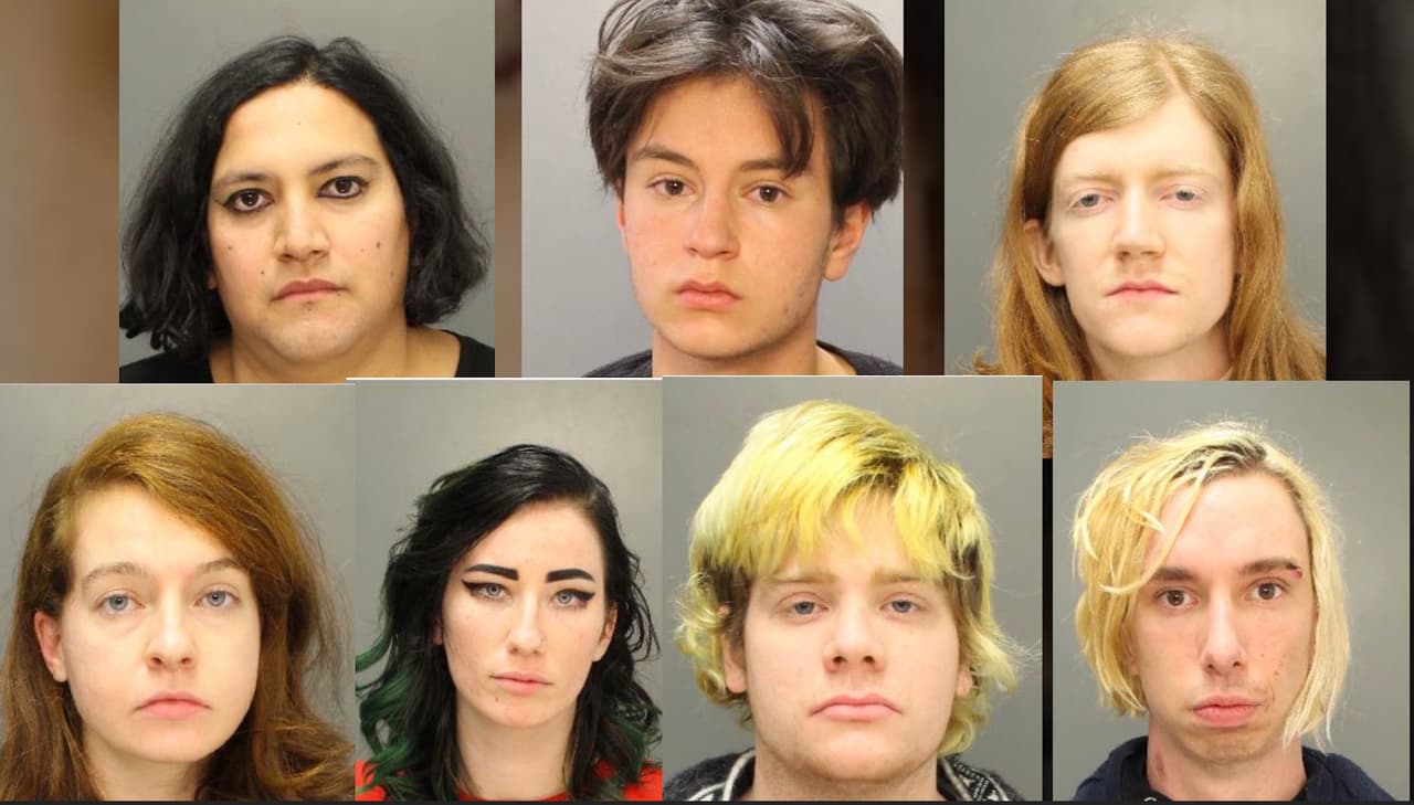 Identifican a sospechosos de vandalizar varios edificios federales en Filadelfia con grafitis relacionados con Antifa