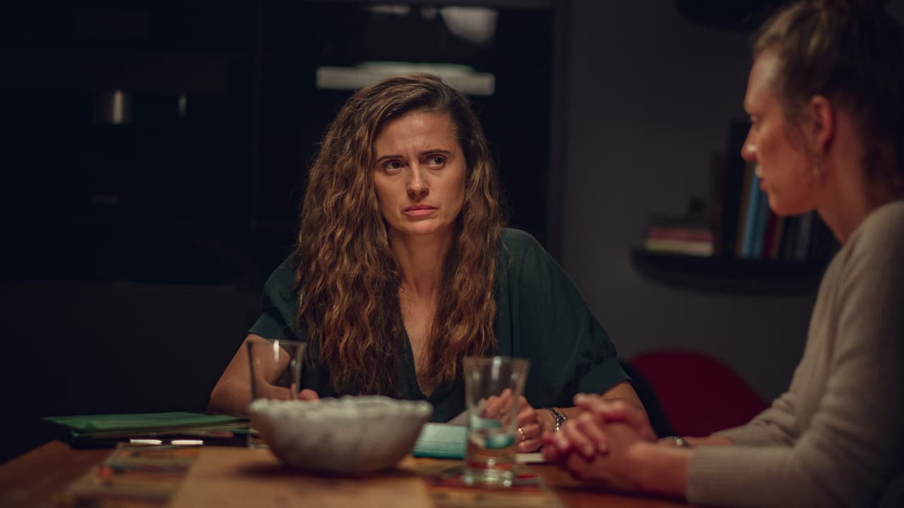 Anna descubre que su hijo acudía con una consejera y sabía que espiaba su teléfono.