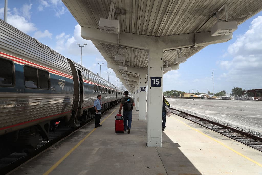 Dos personas murieron en un choque de tren con un auto en Pompano Beach