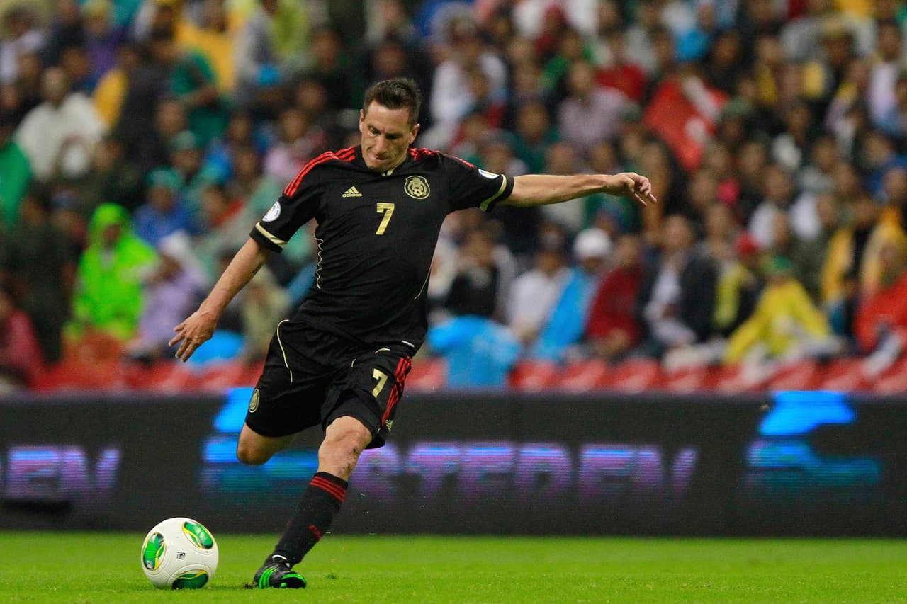 En 2013 incluso tuvo la oportunidad de portar durante cinco encuentros, algunos de ellos de eliminatoria mundialista, la camiseta de la Selección Mexicana, luego de haberse naturalizado.
