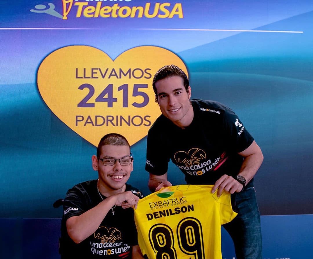 Actores como Danilo Carrera también se unieron a la causa y convivió con los pequeños del CRIT de San Antonio, Texas.