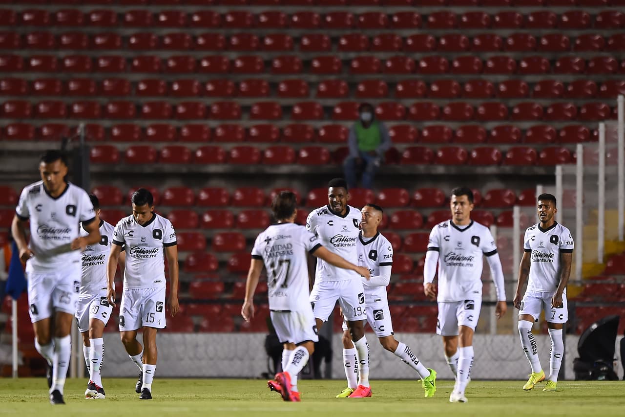 Querétaro es mejor que el América y con un contundente 4-1 los Gallos se adueñan de los tres puntos en la Corregidora.