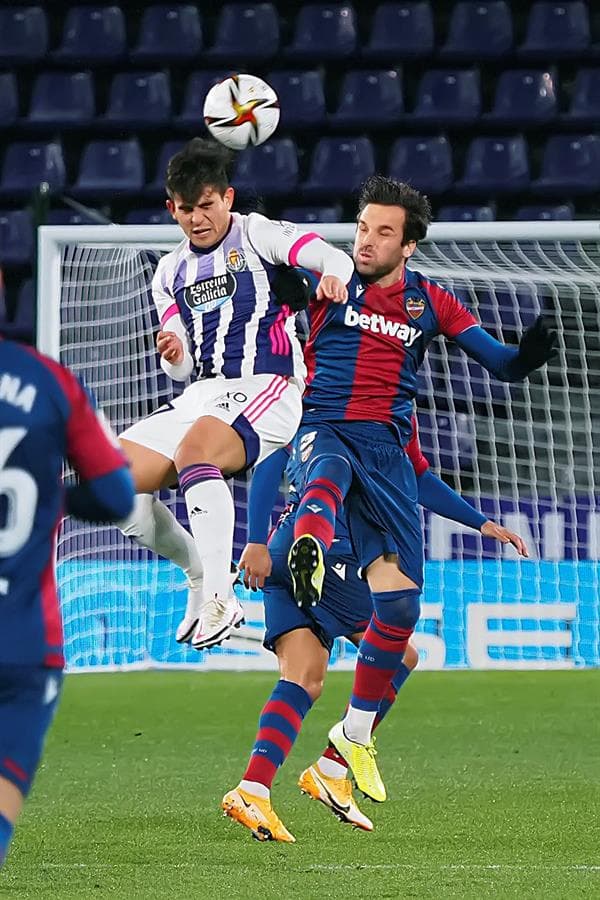 Levante se impone ante Valladolid 4-2 y califica a Cuartos de Final de la Copa del Rey. Los goles por parte de los pucelanos corrieron a cargo de Toni Villa y Weismann, mientras que para los granotas, las anotaciones fueron de Enis Bardhi(22'), Malsa (44'), Coke (59') y Morales (79').