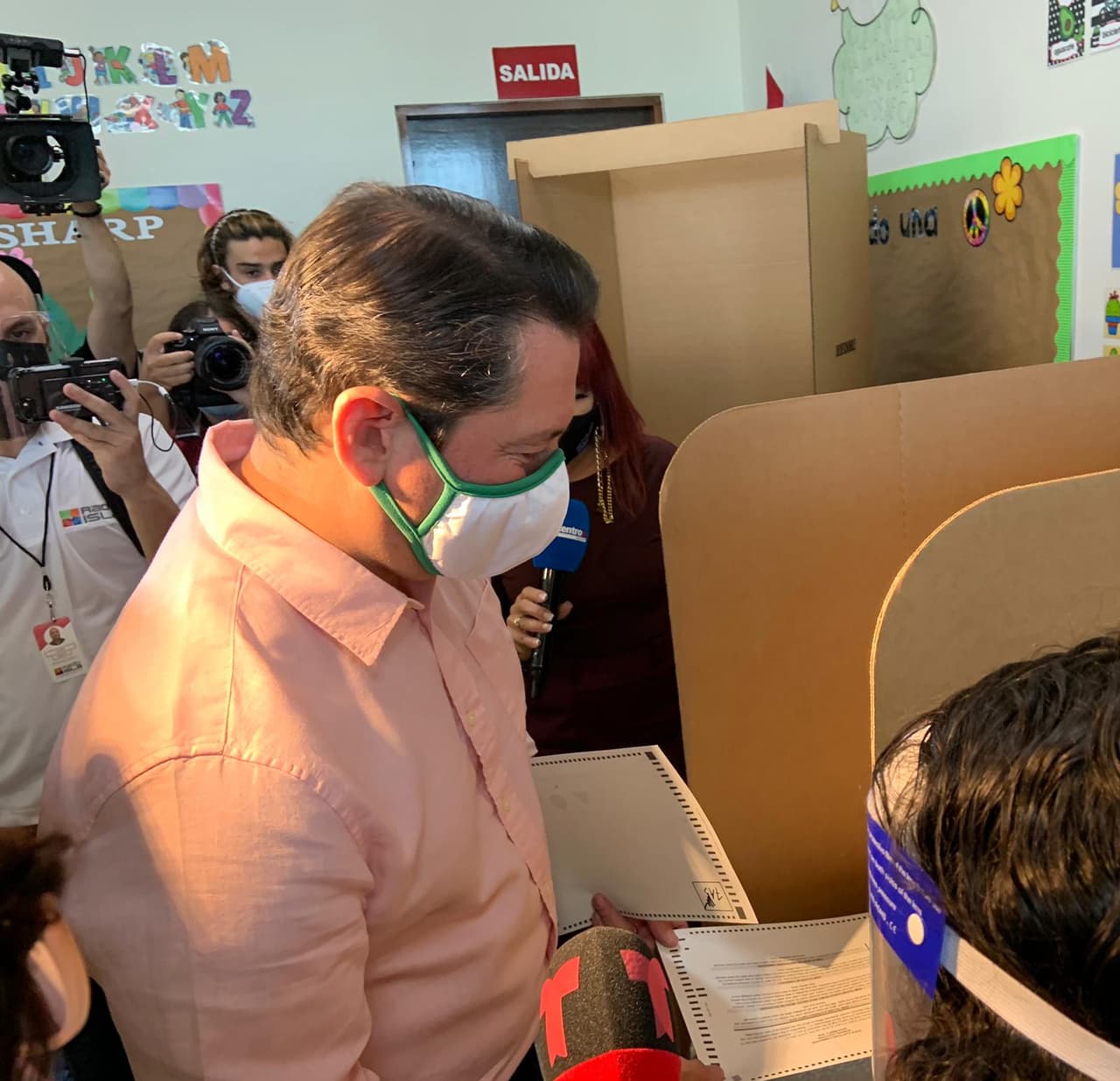 El candidato a la gobernación por el Partido Independentista Puertorriqueño ejerció su derecho al voto en la Escuela Cedin, en San Juan y aseguró que el apoyo de las encuestas a su candidatura significa que “llegó el momento y llegó el mensaje”.