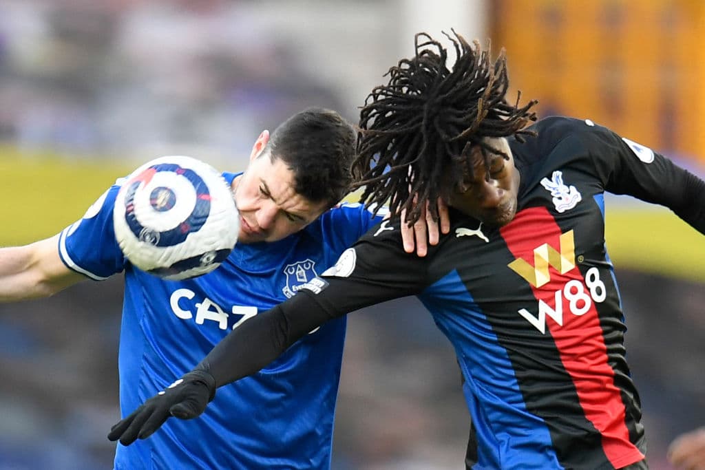 Everton empata 1-1 al Crystal Palace. Con un derechazo del colombiano James Rodríguez quien, con esta anotación, alcanza su gol número 100 en Europa, los 'Toffes' se ponían arriba, pero fue al minuto 86 que Michy Batshuayi se encargó de igualar el marcador en Goodison Park, durante la Jornada 30 de la Premier League.