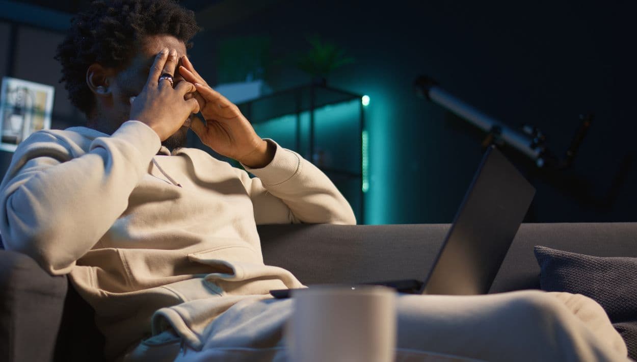 ¿Cómo cuidar nuestra salud mental cuando las noticias dejan de informar y empiezan a agotarnos?