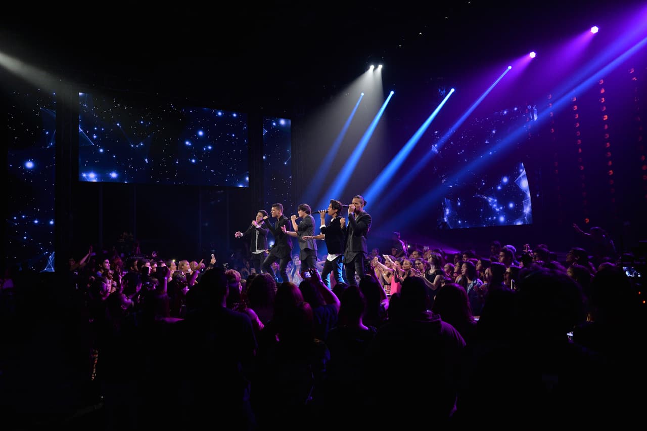 We all love CNCO! Eric, Zabdiel, Christopher, Joel y Richard cantaron sus éxitos "Tan fácil" y "Quisiera", si te perdiste la presentación
<a href="http://www.univision.com/shows/la-banda/cnco-regreso-a-la-banda-y-canto-tan-facil-y-quisiera-video" target="_blank"><b>aquí </b></a>la puedes ver una y otra vez.