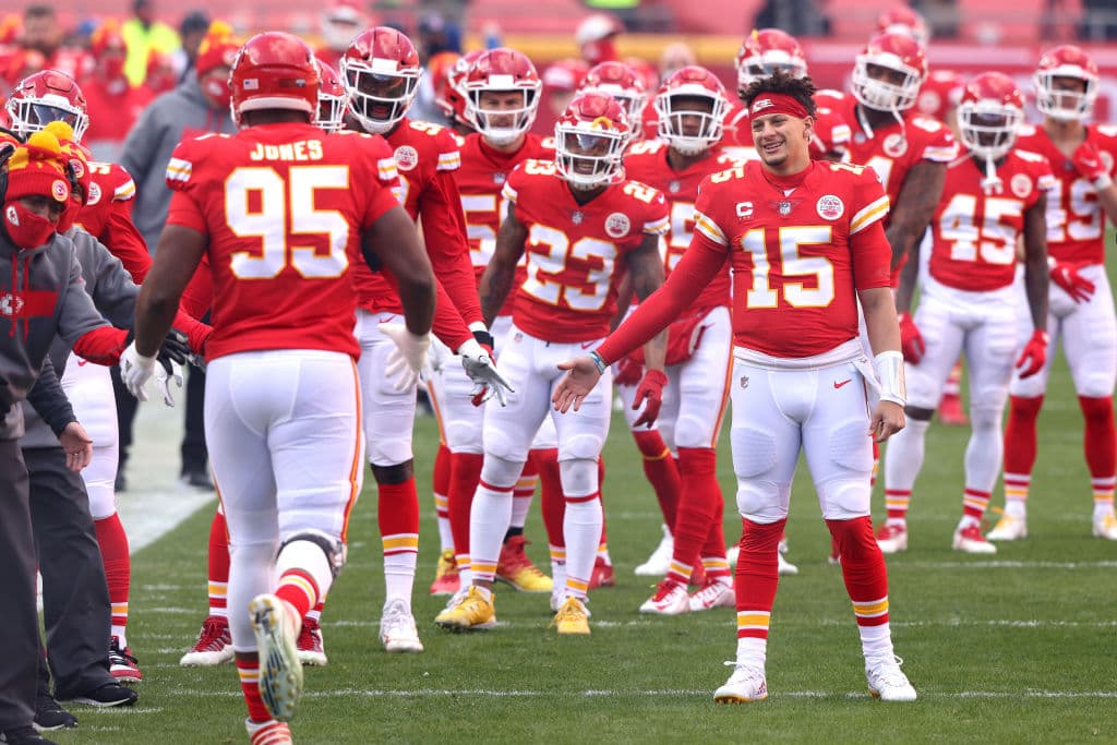 Lo bueno | Los receptores secundarios Sammy Watkins y DeMarcus Robinson han respondido cuando Tyreek tiene doble marca o cuando colapsa la bolsa de Mahomes.