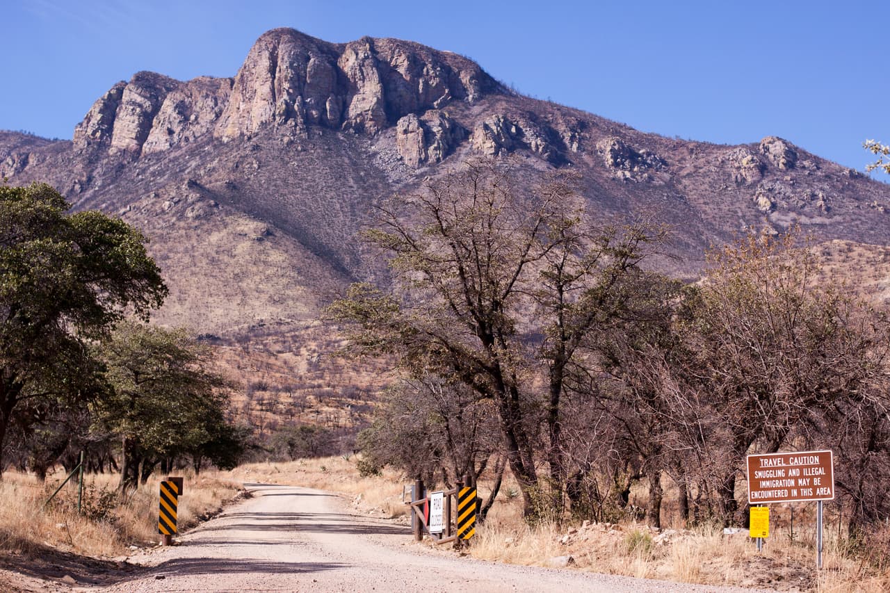 <b>Puesto 16. Santa Cruz County, Arizona</b>
<br>
<br>Porcentaje del condado con sequía extrema o excepcional (12 de julio de 2021): 100%.
<br>
<br>Semanas con 100% de sequía excepcional en el último año: 13.
<br>
<br>Semanas con al menos un 50% de sequía excepcional en el último año: 13.
<br>
<br>Número de semanas consecutivas con cualquier porcentaje de sequía extrema o excepcional: 44 (del 8 de septiembre de 2020 al 12 de julio de 2021).
<br>
<br>Población: 46,680 habitantes.
<br>
<br>En Idaho el Monitor de Sequía registró un aumento relativamente drástico en las categorías de sequía. La capacidad de almacenamiento y las prioridades de uso del agua asociadas al río Big Lost son comparables a las que existían a finales del siglo XIX.
<br>