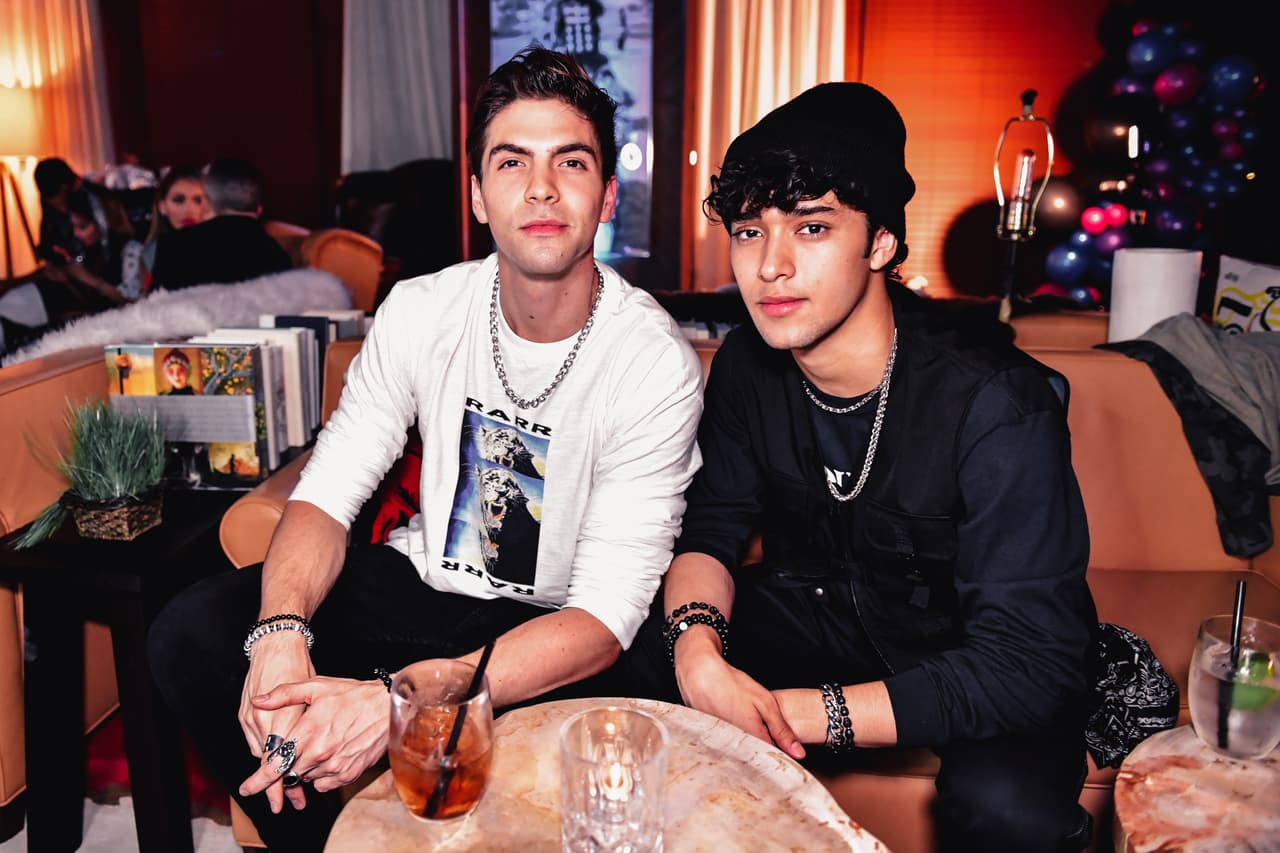 Además de que así apoyó a su amigo Johann Vera.