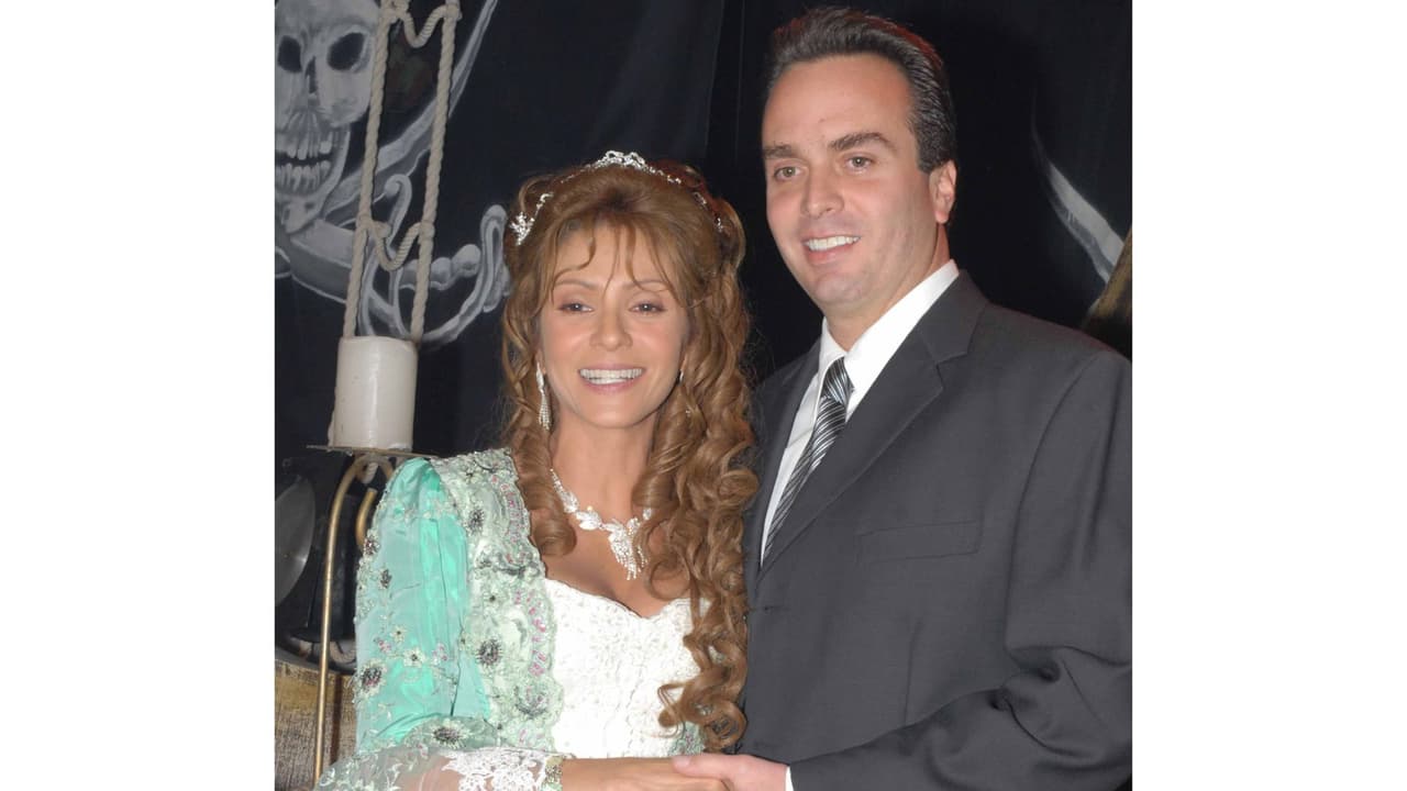 Daniela Castro y su esposo