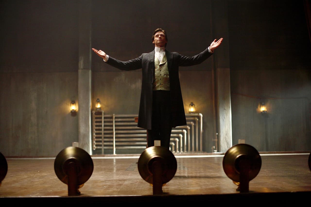 <b>´'The Prestige’ / ‘The Illusionist’ (2006)</b>
<br>En las dos películas la historia se desenvuelve en la magia y los trucos realizados por sus protagonistas. Christopher Nolan dirige a Christian Bale y Hugh Jackman en ‘The Prestige’, donde ambos magos compiten para ver quién tiene el último truco que nadie pueda descifrar.