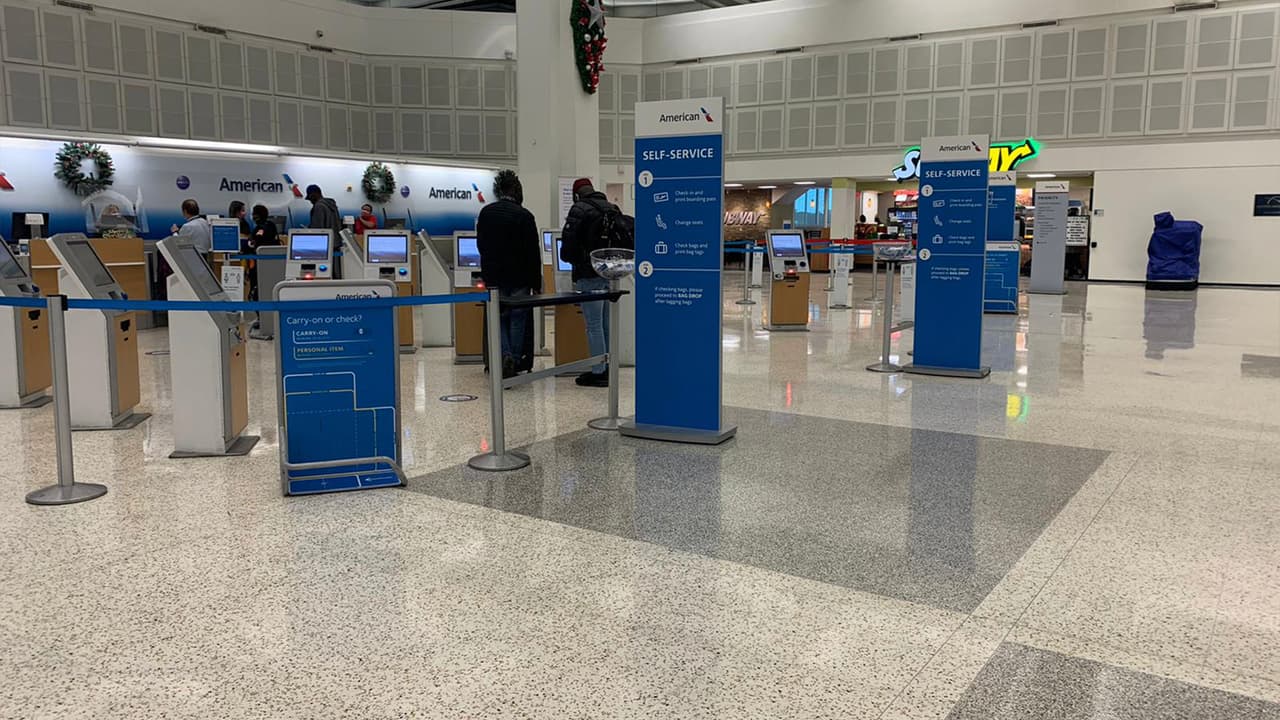 Aunque no se ve un gran tráfico de pasajeros en el aeropuerto intercontinental George Bush, autoridades indicaron que desde el pasado viernes más de cinco millones de personas han estado en la terminal.