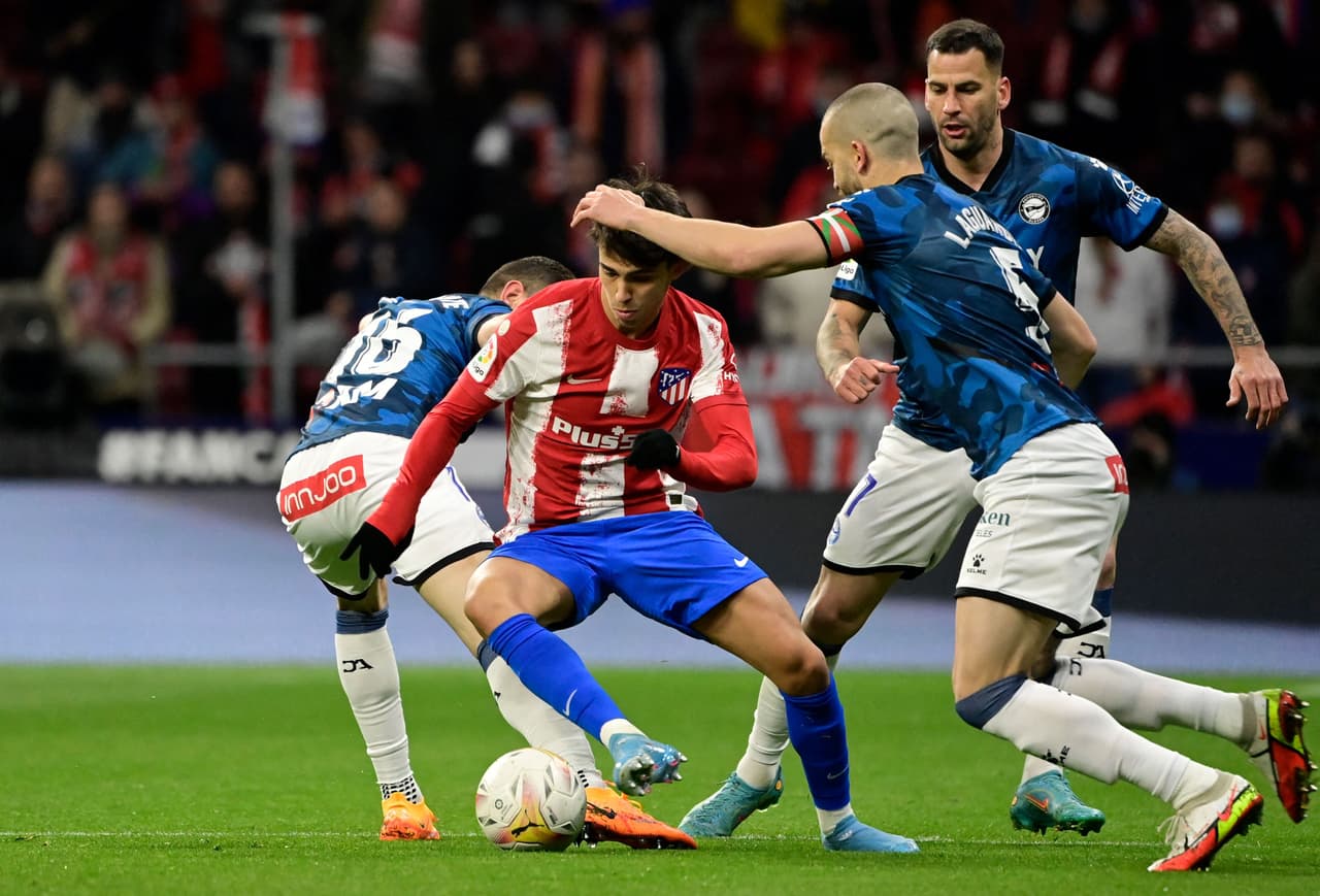 El Atlético de Madrid goleó al Alavés con sendos dobletes de Joao Félix y Luis Suárez.