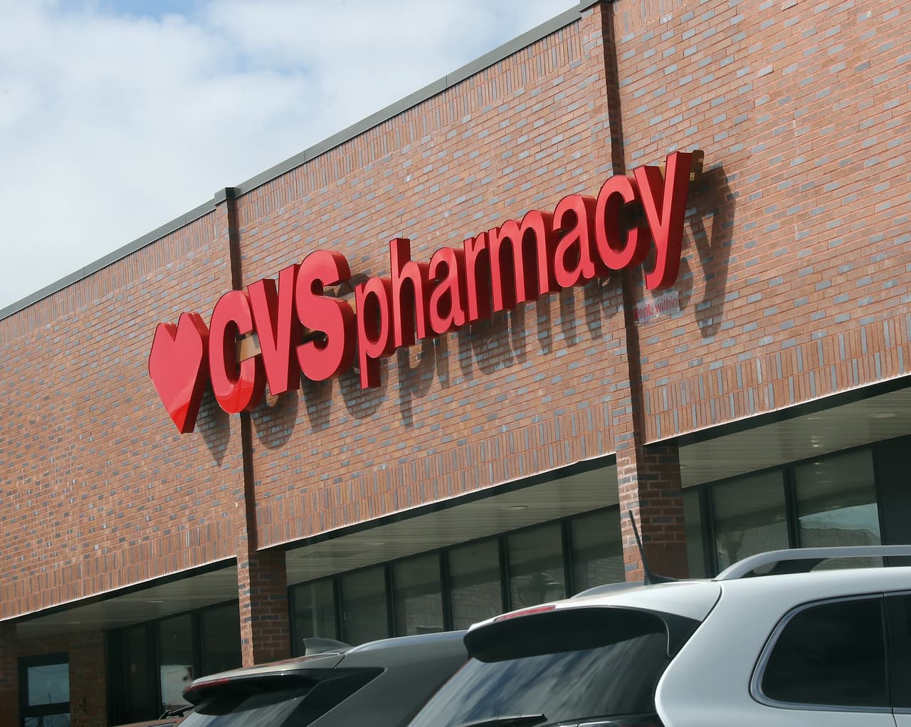 El jueves, CVS anunció en un comunicado de prensa que requeriría que todos los clientes usen cubiertas faciales en sus tiendas a partir del 20 de julio.