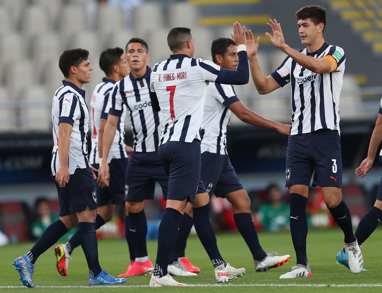 Monterrey derrota a Al-Jazira 3-1 y se queda con la quinta posición del Mundial de Clubes de la FIFA 2022. Zayed Sultan abrió el marcador con un autogol al minuto 4', seguido de Rogelio Funes Mori al 11' y César Montes hizo el tercer tanto que le dio a Rayados la victoria en Arabia Saudita, para los locales descontó Bruno al 90'+1'.