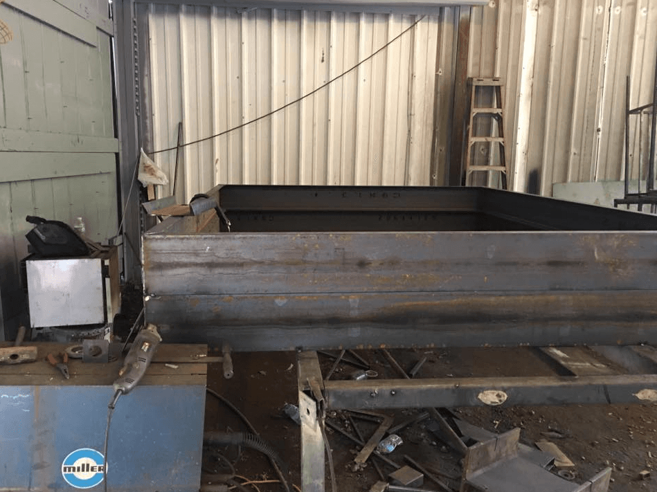 Así fue la construcción de la estructura metálica que soporta al muro. "No olvidemos que entrar en esta tierra como individuos libres fue un proceso similar por el que cada persona en algún momento de la historia ayudó a la creación de Estados Unidos", destacó el artista.