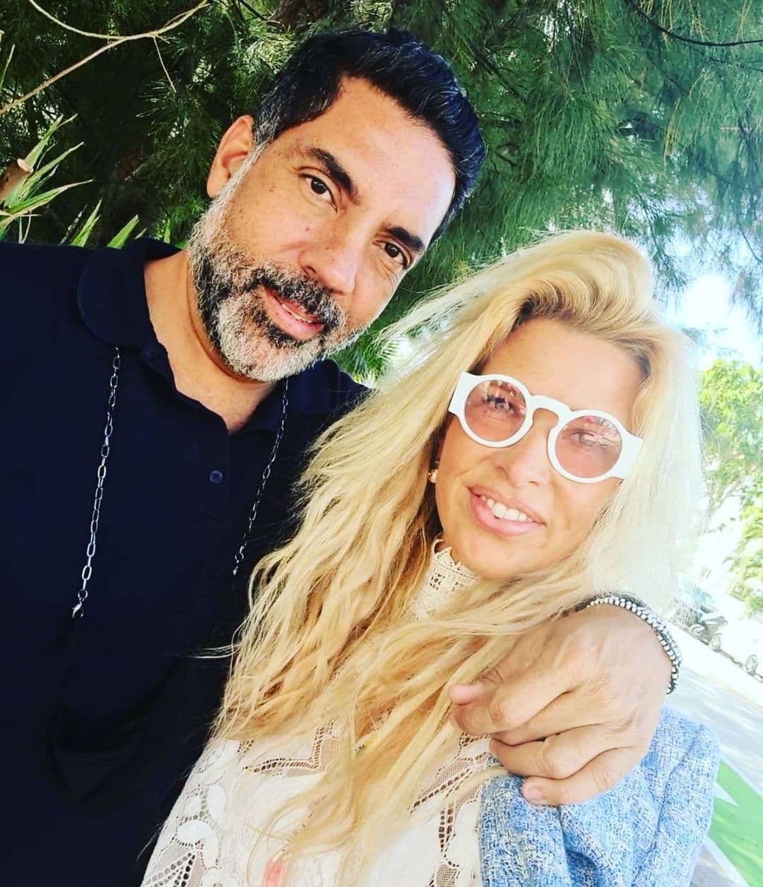 “Quiero que sepas que yo te creo. Estoy contigo para apoyarte en todo lo que necesites. Igual que tu papá y tus hermanos. La culpa no es tuya. El abusador es él”, escribió en sus historias de Instagram Beatriz Pasquel.