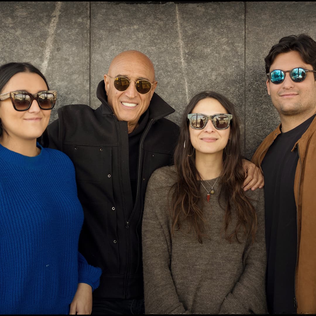 Mientras que para Lucía Mendez este será su primer nieto, se trata del segundo del productor, según informó la
<a href="https://www.quien.com/espectaculos/2020/07/07/pedro-torres-se-convertira-el-abuelo-por-segunda-vez" target="_blank">revista Quién</a>.