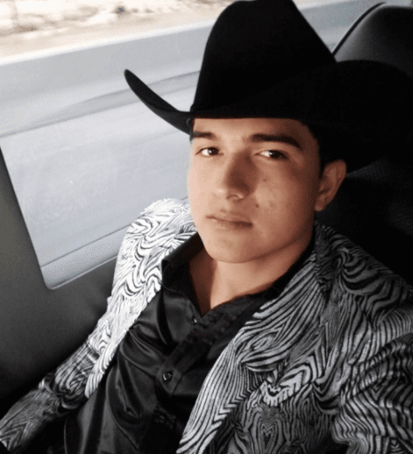 Es originario de Sinaloa. Se crió en Villa Juárez, un pueblo de 24 mil habitantes.