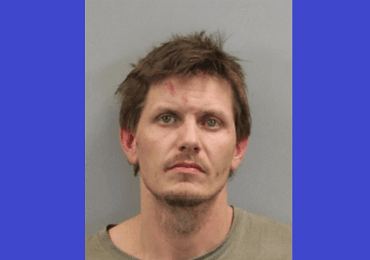 Huye de la policía y al arrestarlo descubren las razones por las que no quería ser detenido