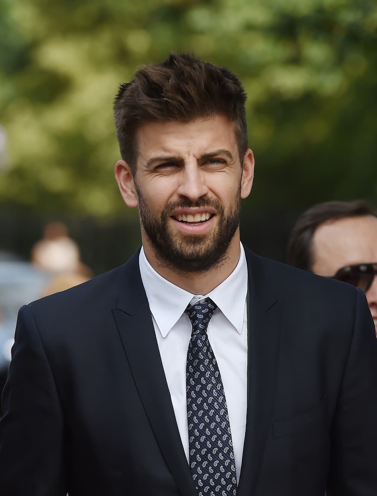 Piqué fue uno entre las decenas de celebridades que asisten anualmente al torneo de tenis de
<b><a href="https://www.univision.com/deportes/futbol/wimbledon">Wimbledon</a></b>, y aunque
<b>no estuvo con su pareja</b>, la cantante
<b><a href="https://www.univision.com/entretenimiento/shakira-le-canta-a-su-papa-y-enternece-a-sus-seguidores-video">Shakira</a></b>,
<b>se le vio muy bien acompañado</b>.