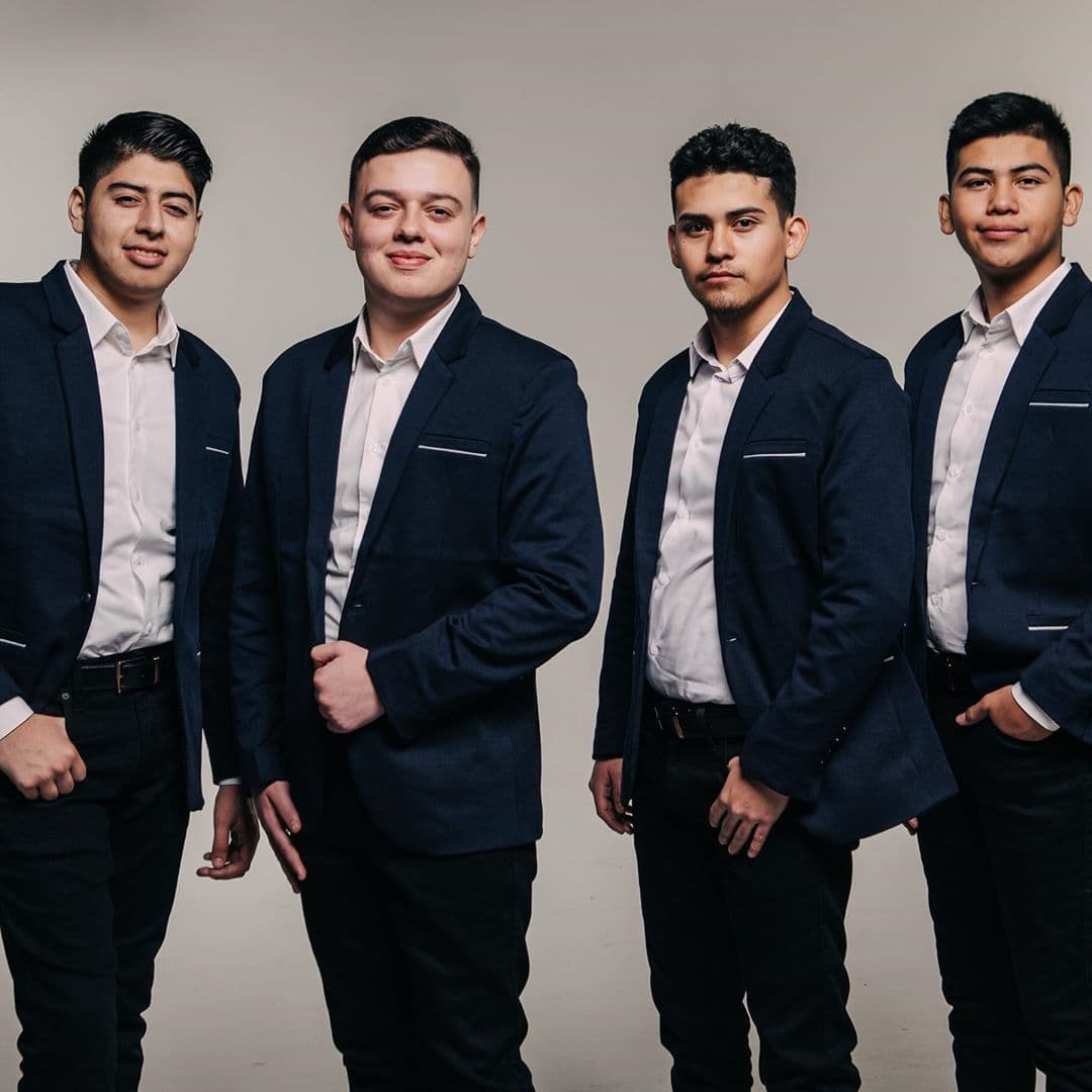 En esta nominación, se suman otros artistas con una carrera en ascenso como Carín León con el tema
<b>'Me La Aventé'</b>, Arsenal Efectivo con
<b>'Platícame De Ti'</b>, Fuerza Regida con
<b>'Sigo Chambeando'</b> y, finalmente, están los jóvenes de Los Crecidos con la canción
<b>'Déjame Robarte Un Beso'</b>.