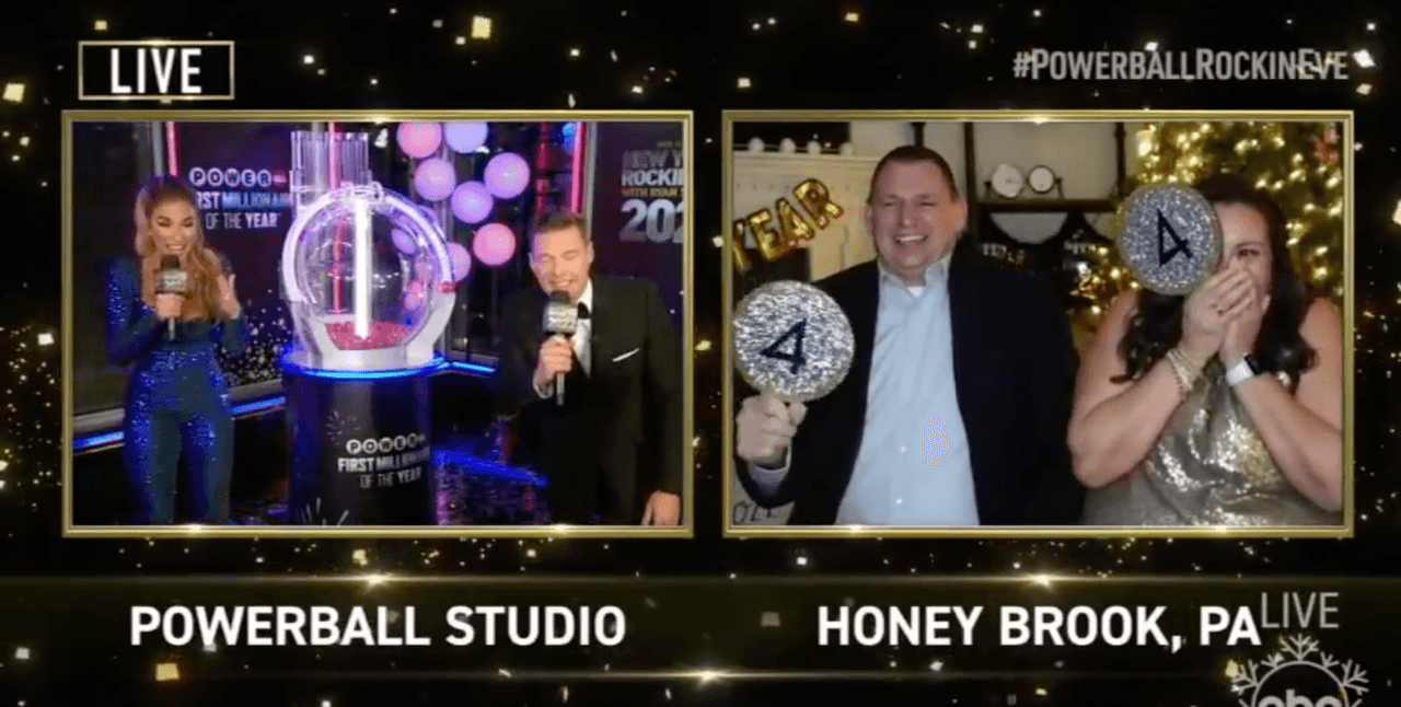 Momentos después de la caída de la pelota, Mineweaster fue declarado ganador durante el especial de Dick Clark's Rockin 'New Year's Eve.