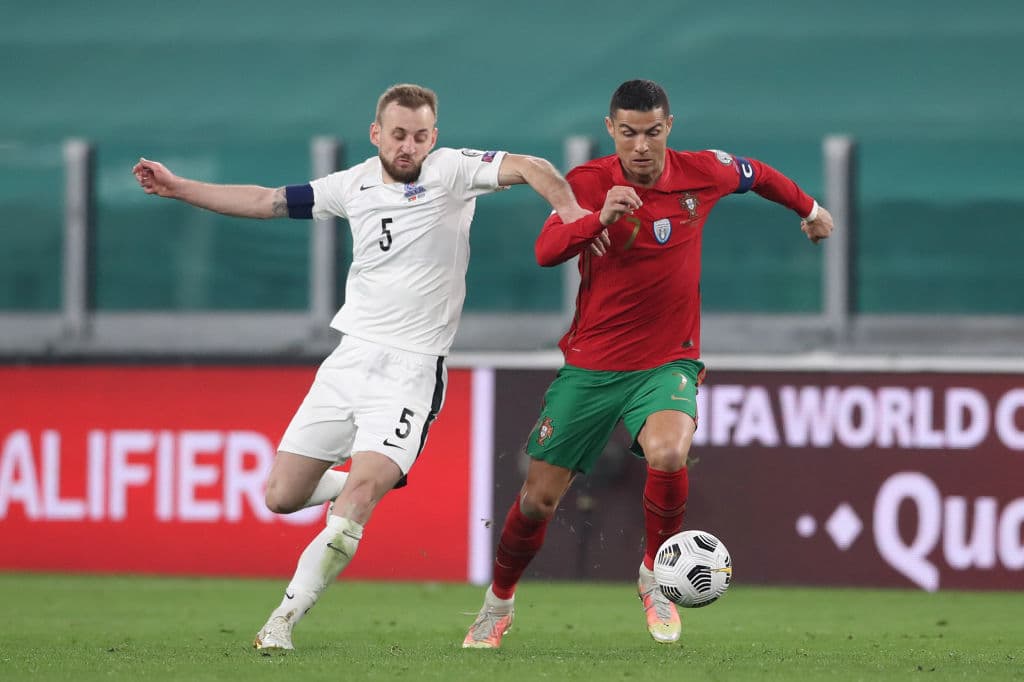 Portugal se impone por la mínima a Azerbaiyan en las eliminatorias rumbo al Mundial de Catar 2022. Sin embargo, la anotación fue un autogol que corrió a cargo de Maksim Medvedev al minuto 37. Un inicio un poco gris para los lusos rumbo a la justa de futbol más importante del mundo.