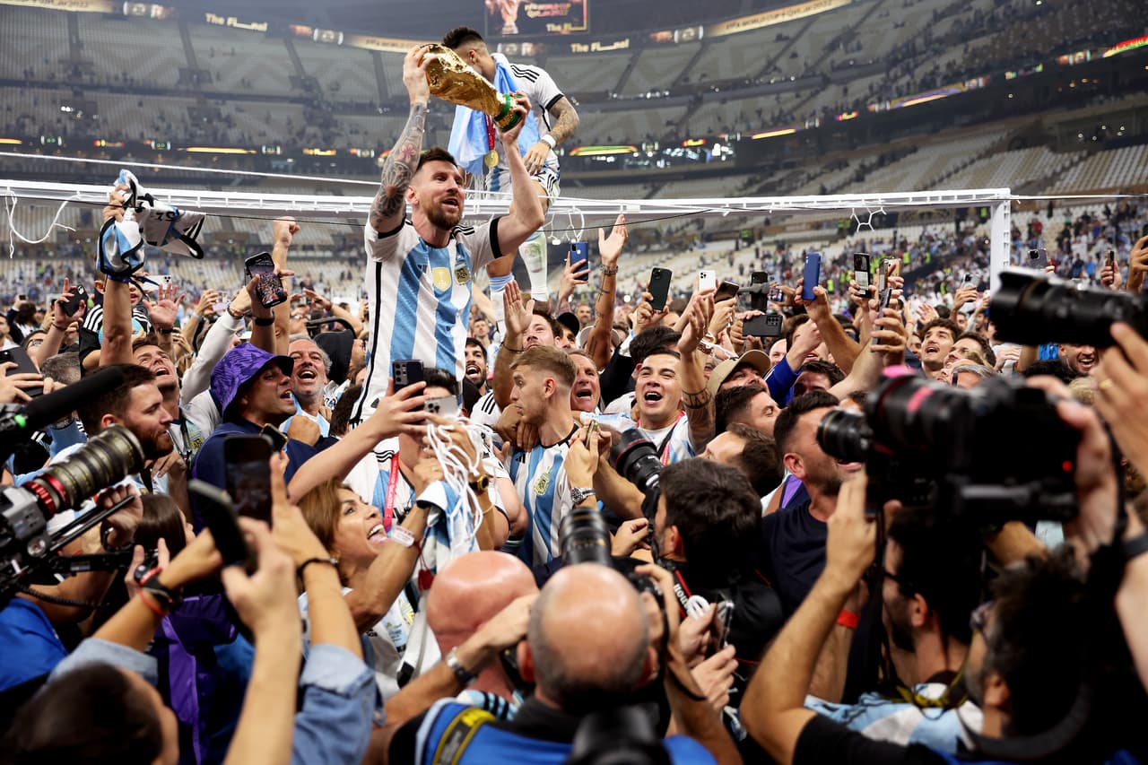 Foto de Messi con la Copa del Mundo rompe récord y va por uno más